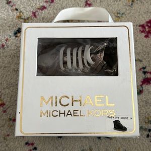 Michael Kors Baby Sneaker Baby Ivy Shine Sz 4 (9-12 Months) (See sizing photo)